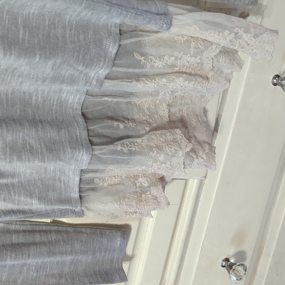 Love on a hanger- Grey Long sleeve blouse - Size Medium - Picture 3 of 4